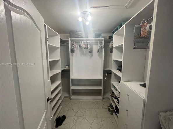 3915 NE 168th St 3915, North Miami Beach FL 33160