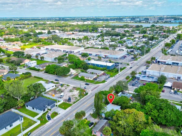 2736 NW 21st Ave, Oakland Park FL 33311