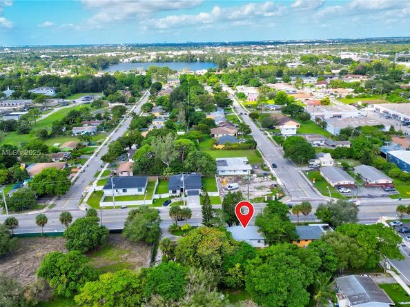 2736 NW 21st Ave, Oakland Park FL 33311