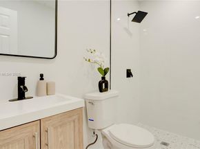 2736 NW 21st Ave, Oakland Park FL 33311