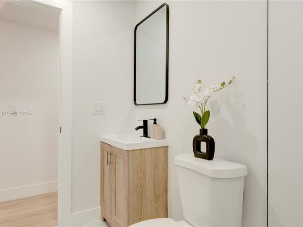 2736 NW 21st Ave, Oakland Park FL 33311