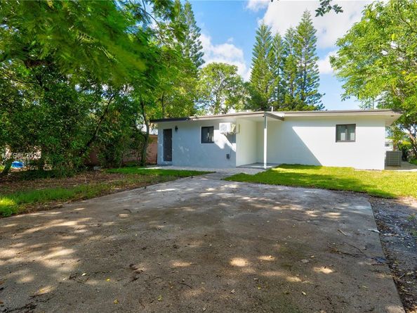 2736 NW 21st Ave, Oakland Park FL 33311