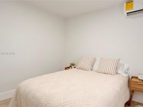 2736 NW 21st Ave, Oakland Park FL 33311