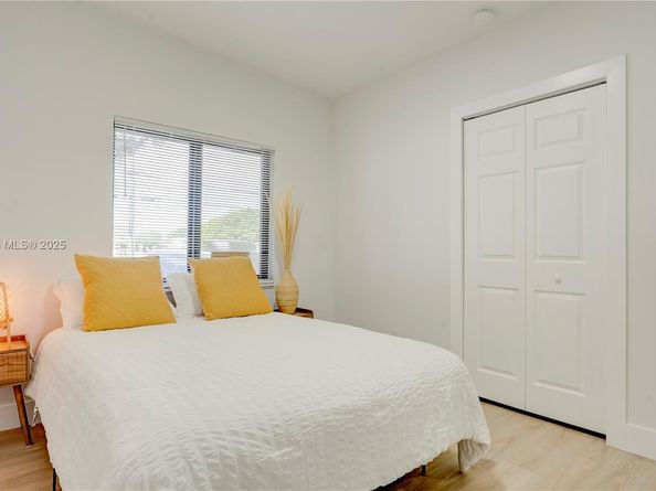 2736 NW 21st Ave, Oakland Park FL 33311