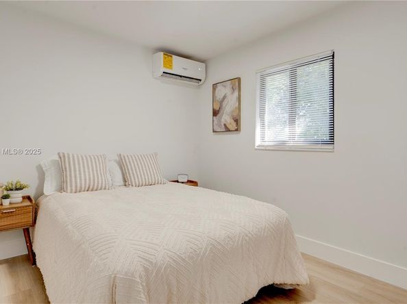 2736 NW 21st Ave, Oakland Park FL 33311