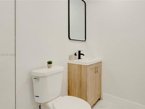 2736 NW 21st Ave, Oakland Park FL 33311