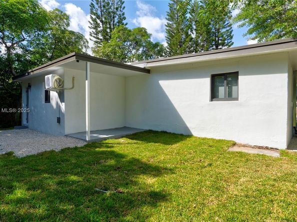 2736 NW 21st Ave, Oakland Park FL 33311