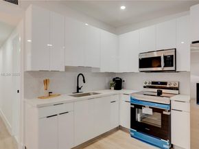 2736 NW 21st Ave, Oakland Park FL 33311