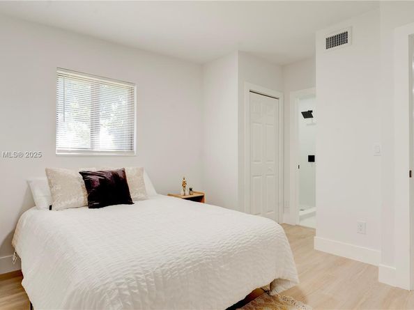 2736 NW 21st Ave, Oakland Park FL 33311