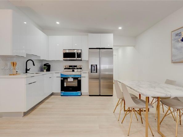 2736 NW 21st Ave, Oakland Park FL 33311