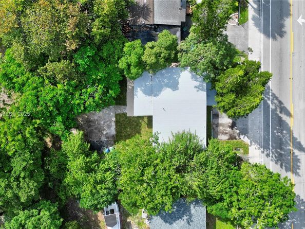 2736 NW 21st Ave, Oakland Park FL 33311