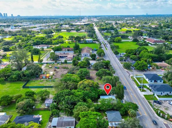 2736 NW 21st Ave, Oakland Park FL 33311