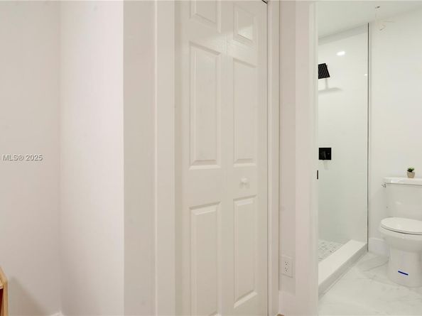 2736 NW 21st Ave, Oakland Park FL 33311