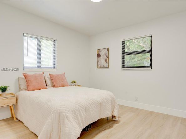 2736 NW 21st Ave, Oakland Park FL 33311