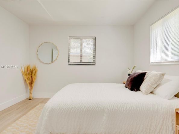 2736 NW 21st Ave, Oakland Park FL 33311