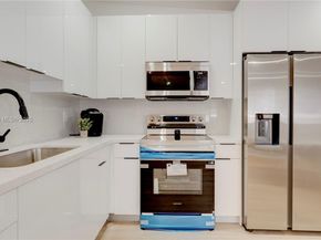 2736 NW 21st Ave, Oakland Park FL 33311