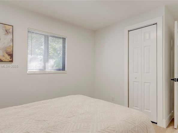 2736 NW 21st Ave, Oakland Park FL 33311