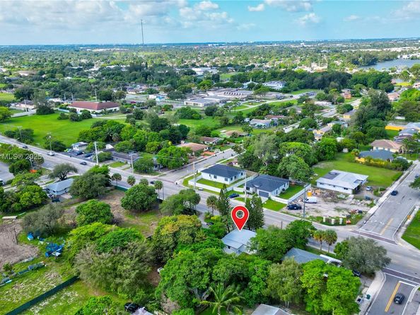 2736 NW 21st Ave, Oakland Park FL 33311