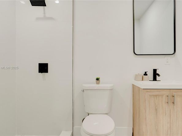 2736 NW 21st Ave, Oakland Park FL 33311