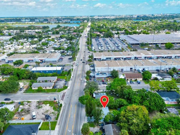 2736 NW 21st Ave, Oakland Park FL 33311