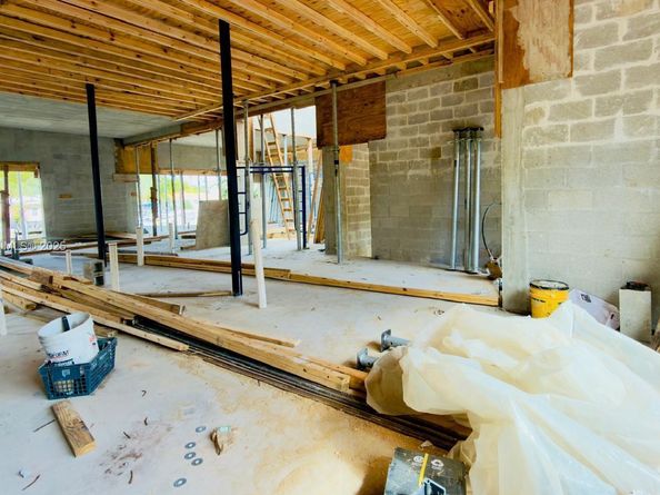 2377 SE 15th St, Pompano Beach FL 33062