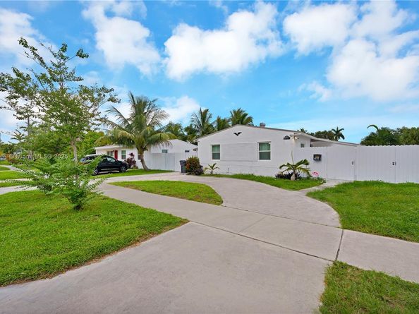 2615 Liberty St, Hollywood FL 33020