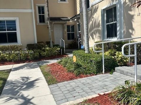 142 SE 28th Ter 11, Homestead FL 33033