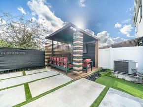 492 NW 203rd Ter, Miami Gardens FL 33169