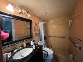 460 W Park Dr 103, Miami FL 33172