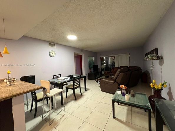 460 W Park Dr 103, Miami FL 33172