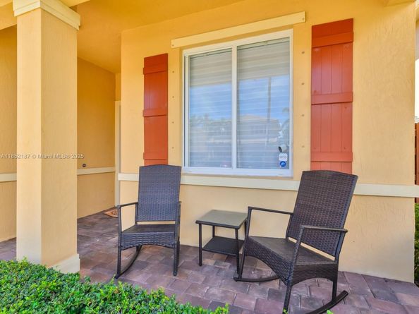 8956 SW 215th Ln, Cutler Bay FL 33189