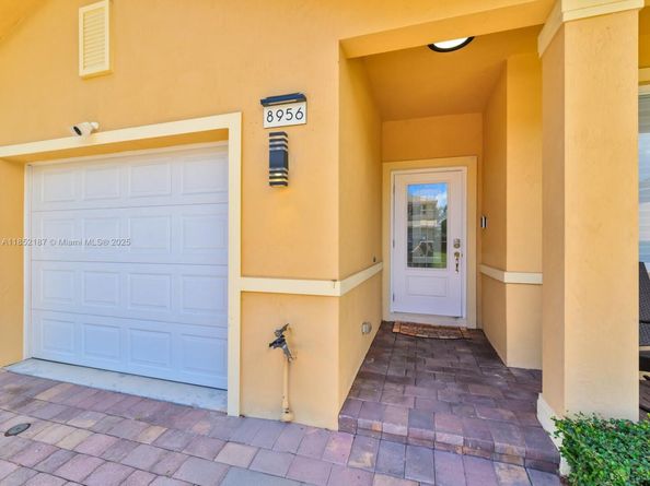 8956 SW 215th Ln, Cutler Bay FL 33189