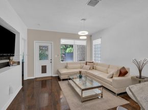8956 SW 215th Ln, Cutler Bay FL 33189
