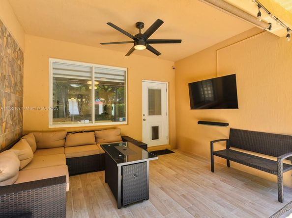 8956 SW 215th Ln, Cutler Bay FL 33189