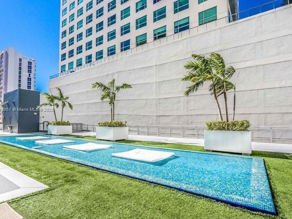 690 SW 1st Ct 1227, Miami FL 33130