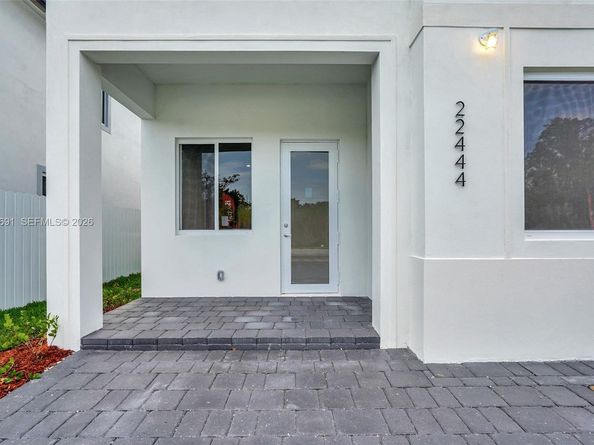 22555 SW 125th Ave, Miami FL 33170