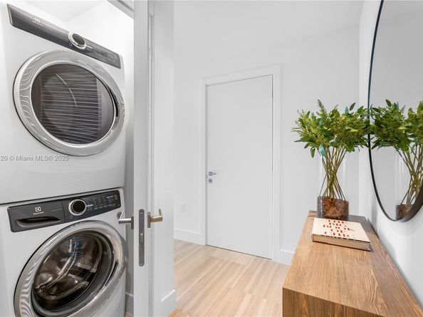 1451 Brickell Ave 2703, Miami FL 33131