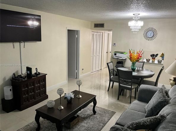 300 Berkley Rd 108, Hollywood FL 33024