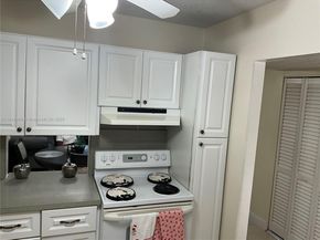 300 Berkley Rd 108, Hollywood FL 33024