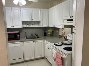 300 Berkley Rd 108, Hollywood FL 33024