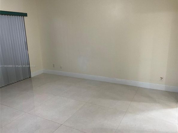 300 Berkley Rd 108, Hollywood FL 33024