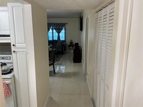 300 Berkley Rd 108, Hollywood FL 33024