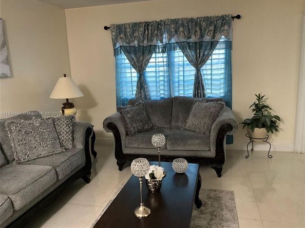 300 Berkley Rd 108, Hollywood FL 33024