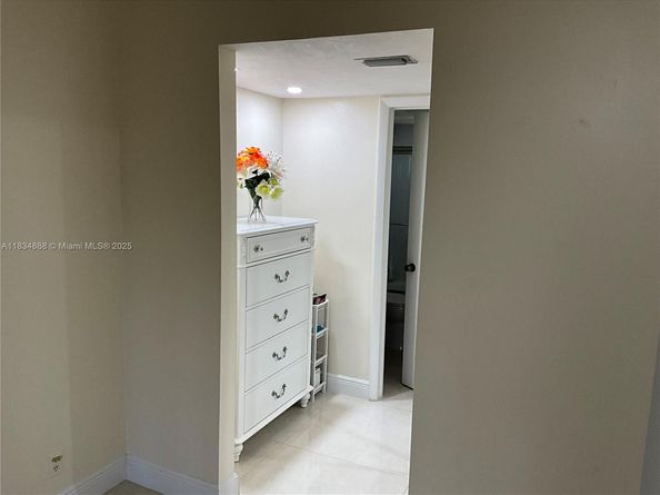 300 Berkley Rd 108, Hollywood FL 33024