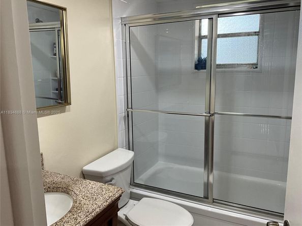 300 Berkley Rd 108, Hollywood FL 33024