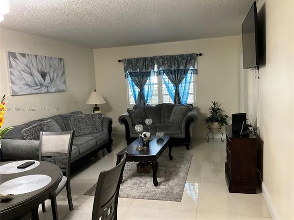300 Berkley Rd 108, Hollywood FL 33024
