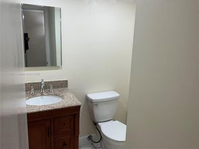 300 Berkley Rd 108, Hollywood FL 33024