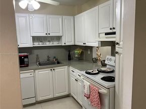 300 Berkley Rd 108, Hollywood FL 33024