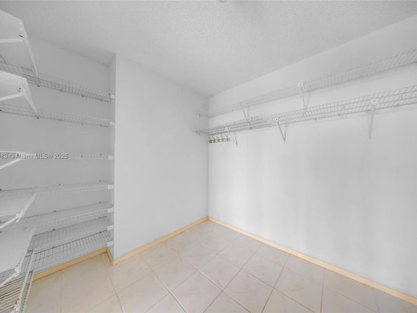 800 Parkview Dr 729, Hallandale Beach FL 33009