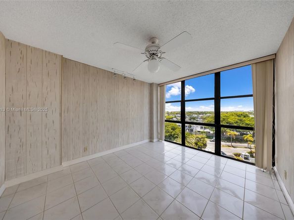 800 Parkview Dr 729, Hallandale Beach FL 33009